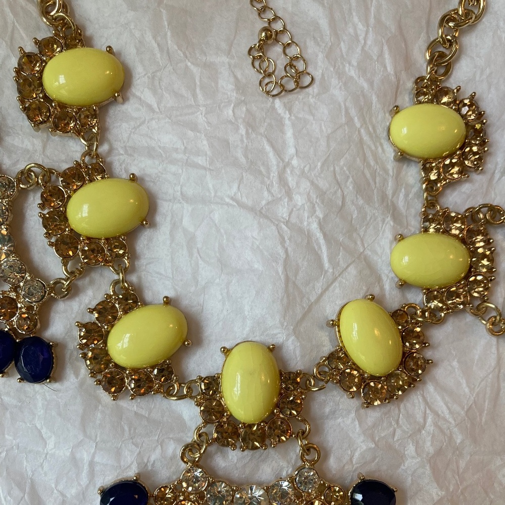 Fabulous Statement Necklace - Picture 5 of 6